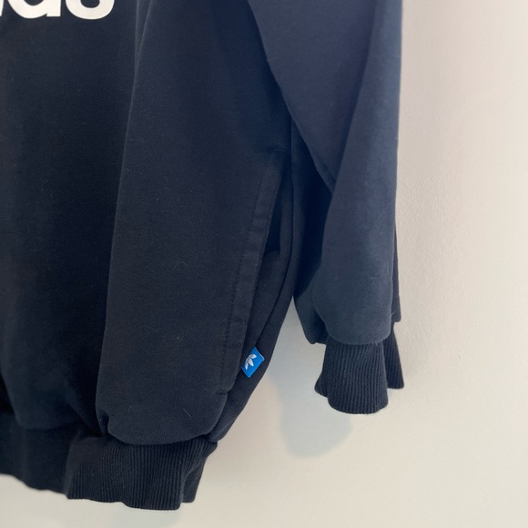 Adidas Crewneck Sweatshirt With Pockets Size Medium - Picture 2 of 3